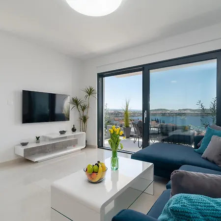 Ap. No. 6 - Sea Breeze *