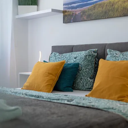 Ap. No. 6 - Sea Breeze *