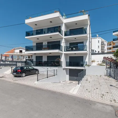 Ap. No. 6 - Sea Breeze *