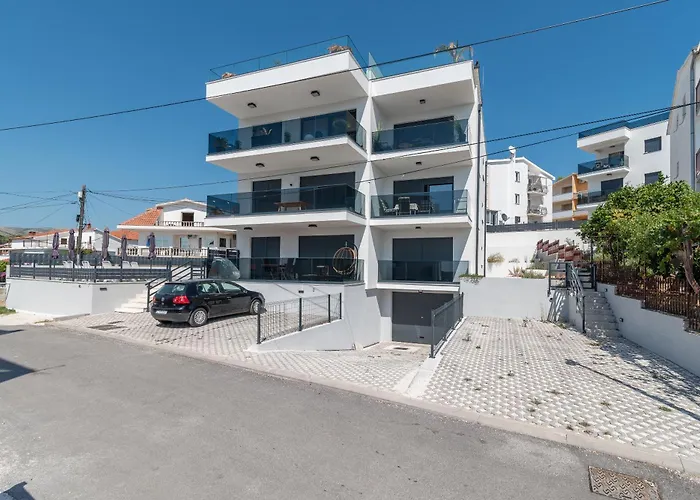 Ap. No. 6 - Sea Breeze *